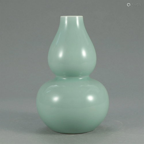 CHINESE CELADON GLAZE PORCELAIN GOURD S…