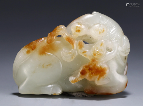 CHINESE HETIAN JADE CARVED BEAST TABLE ITEM