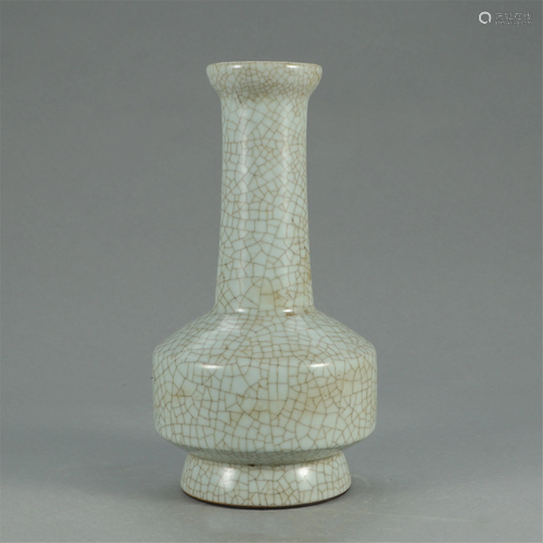 CHINESE CRACKED GLAZE PORCELAIN BOTTLE