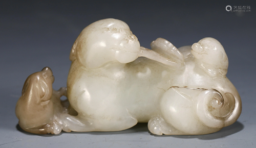 CHINESE JADE CARVED BEAST TABLE ITEM