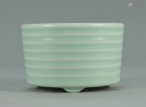 CHINESE CELADON GLAZE PORCELAIN TRIPLE FEE…