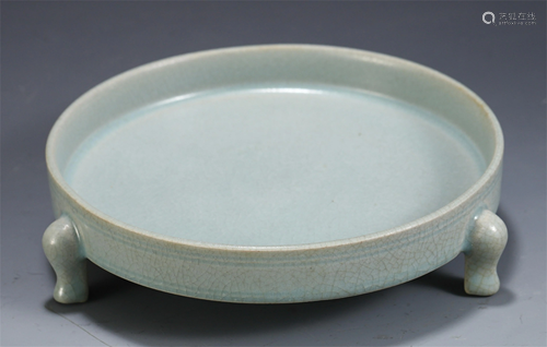 CHINESE CELADON GLAZE TRIPLE FEET DISH