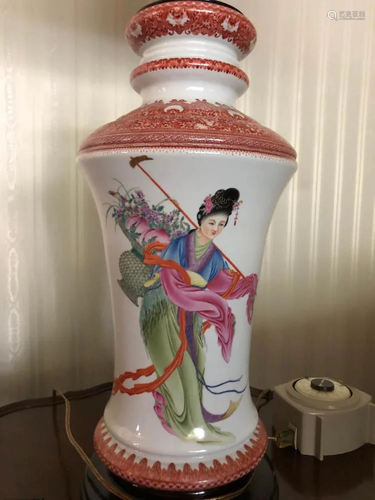 Chinese Porcelain Vase Lamp - Iron Red DÃ©cor