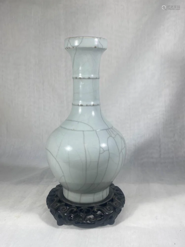 Chinese Guan Crackle Glazed Porcelain Longneck Vase