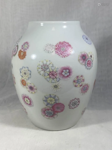 Chinese Porcelain Vase with Floral DÃ©cor