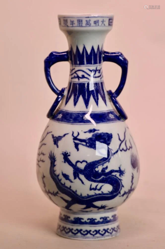 Chinese Blue White Porcelain Vase with Dragon