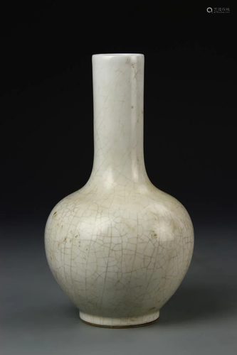 Fine Ge-Type Vase