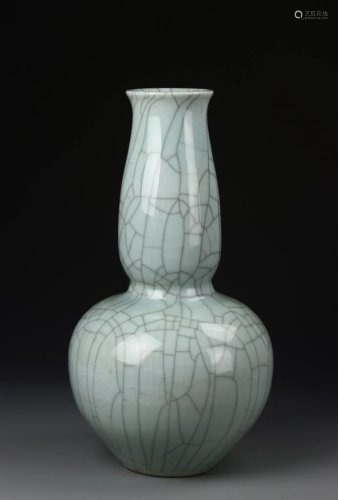 Chinese Lungquan Vase