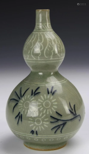 Chinese Green-Glazed Double Gourd Vase
