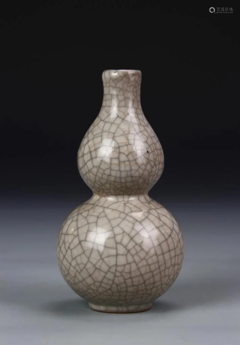 Chinese Ko Ware Double-Gourd Vase
