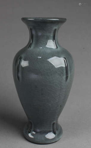 A Green Color Porcelain Vase