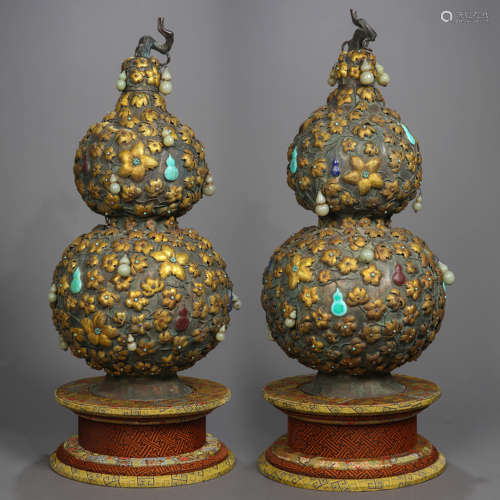 QING DYNASTY, A PAIR OF SILVER GOURD BOTTLES, INLAID WITH JADE AND TURQUOISE, PARTLY GILTED.