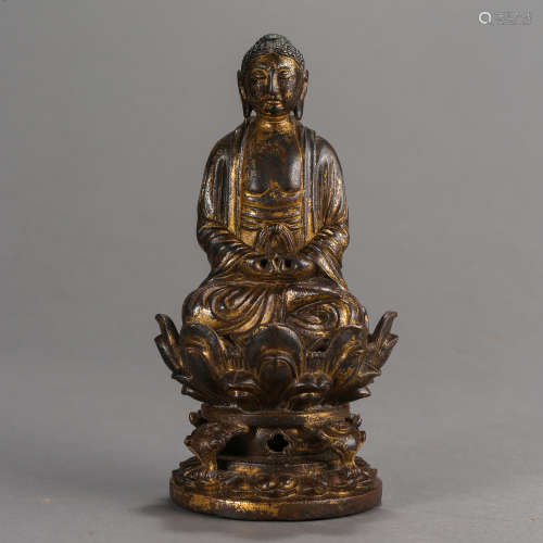 LIAO DYNASTY, CHINESE BRONZE GILT BUDDHA STATUES SITTING IN A LOTUS STAND