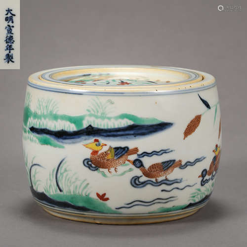 MING DYNASTY, RED AND GREEN GLAZED CRICKET JAR DECIPTING MANDARIN DUCKS IN THE LAKE, WITH XUANDE MARK