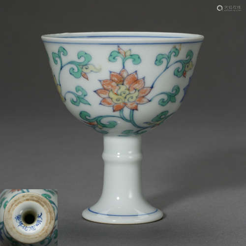 ANCIENT CHINESE DOU CAI PORCELAIN STEM CUP, DECIPTING FLOWERS, WITH MARK