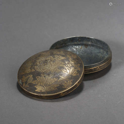 TANG DYNASTY, CHINESE SILVER GILT BOX, FEATURES FLOWERS