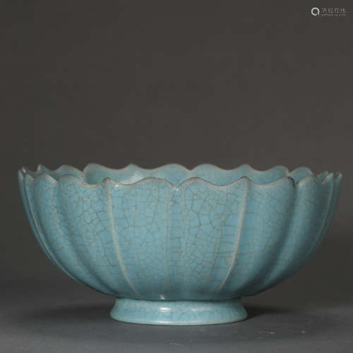 ANCIENT CHINESE CELADON FLOWER SHAPED MOUTH BOWL