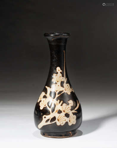 ANCIENT CHINESE JIZHOU KILN BOTTLE, WITH FLOWER PATTERN