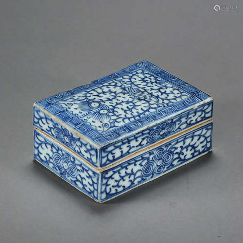 QING DYNASTY, BLUE AND WHITE PORCELAIN RECTANGLE BOX