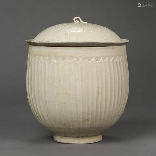 NORTHERN SONG DYNASTY, DING KILN POT WITH LID