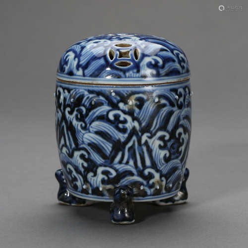 MING DYNASTY, BLUE AND WHITE PORCELAIN INCENSE BURNER