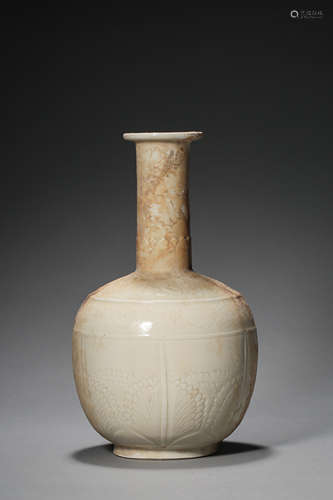 NORTHERN SONG DYNASTY, DING KILN VASE