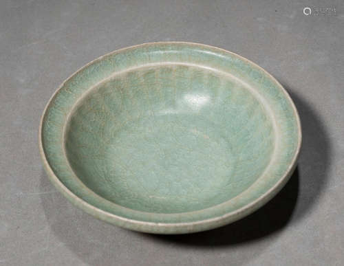 SOUTHERN SONG DYNASTY, CHINESE LONGQUAN KILN CELADON PLATE