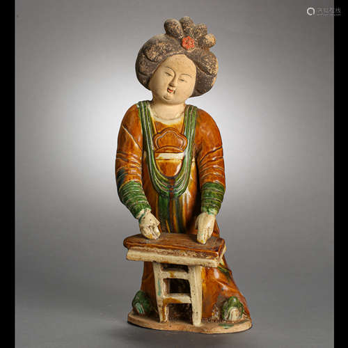 THREE-COLOR LADY FIGURE PLAYING DRUM