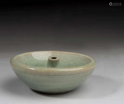 MING DYNASTY, CHINESE LONGQUAN KILN OIL LAMP