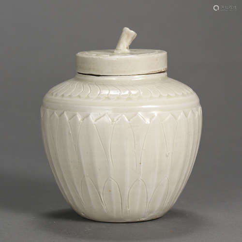 NORTHERN SONG DYNASTY, DING KILN POT WITH LID, WHITE GLAZED