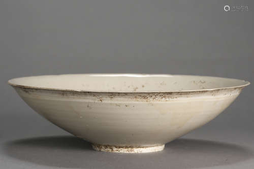 NORTHERN SONG DYNASTY, DING KILN PLATE, WHITE GLAZED