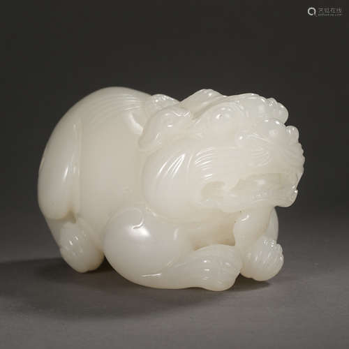 CHINESE QING DYNASTY HETIAN JADE BEAST