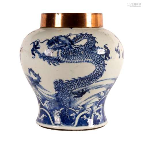 A Chinese blue and white jar, 18th/19th Century, depicting dragons pursuing flaming pearls,