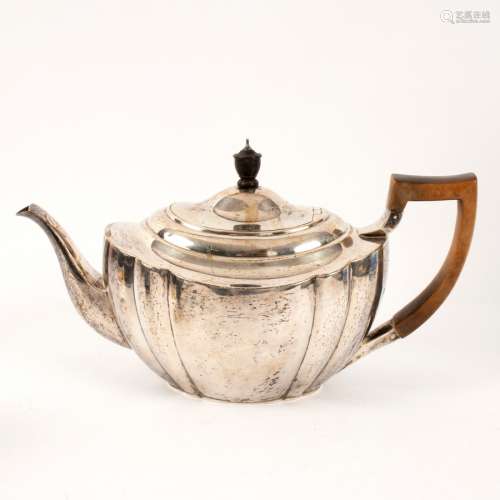 A Victorian silver teapot, Barnard Bros.