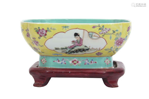 Chinese porcelain bowl of lobed form, decorated with panels of Chinese figures on yellow ground with