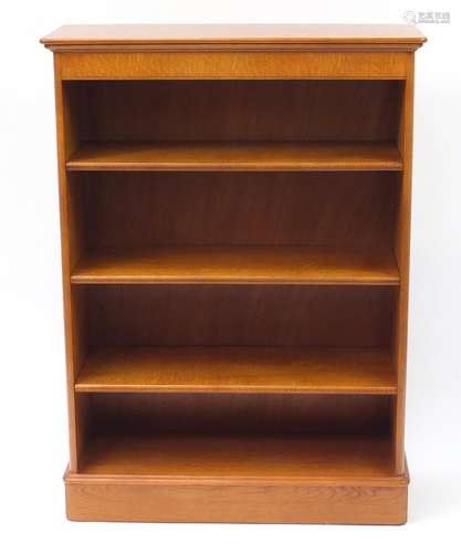 Oak open bookcase with four adjustable shelves, 118.5cm H x 86.5cm W x 32.5cm D : For Condition