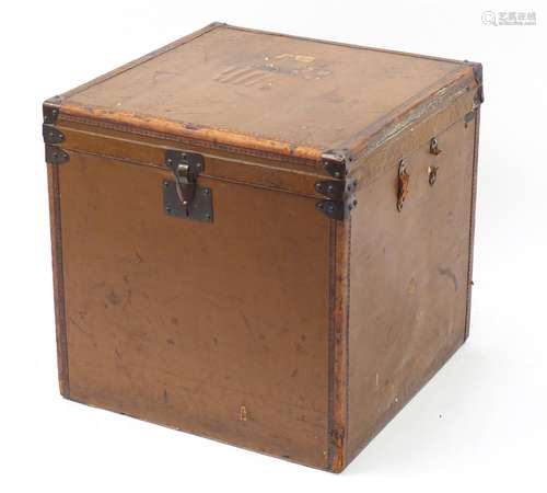 Vintage French metal bound leather steamer trunk by Au Depart, label to the interior, 60.5cm H x