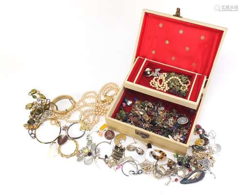 Vintage and later costume jewellery housed in a jewellery box, including jadeite necklace and