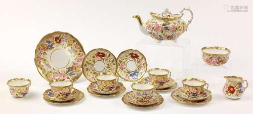 Hammersley Queen Anne six place tea service comprising teapot, six trios, sandwich plate, sugar bowl