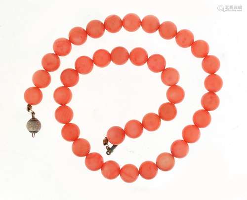 Chinese stained ivory bead necklace, 40cm in length, 65.4g : For Condition Reports Please Visit