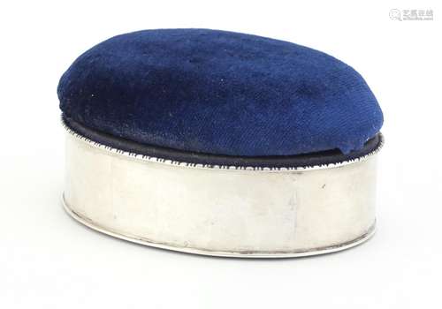 George V oval silver pin cushion with hinged lid, by Harrison & Hipwood, Birmingham 1923, 11cm