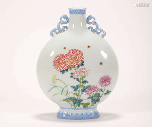 pastel flower with moon vase from Qing清代粉彩
花卉抱月瓶