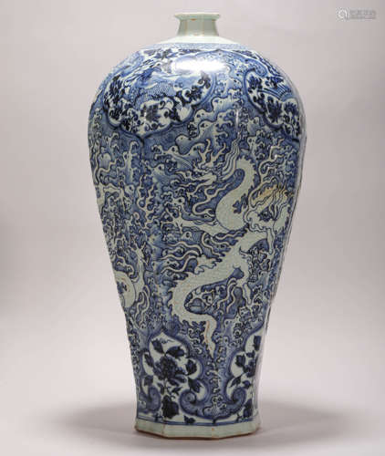 Blue and white
Dragon pattern plum bottle from Ming明代青花
龙纹梅瓶