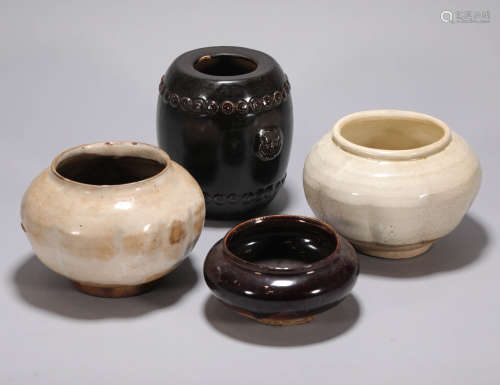 black&white ceramic container from Song宋代黑白釉瓷罐一组