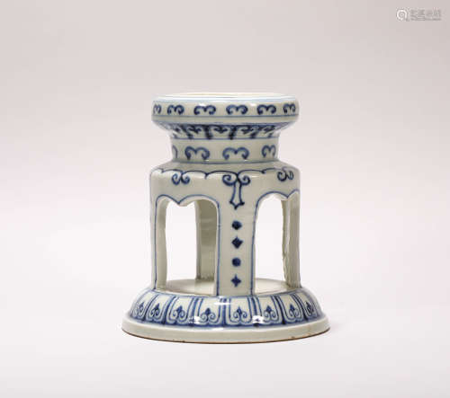 blue and white porcelain light stand from Qing明代青花灯盏
