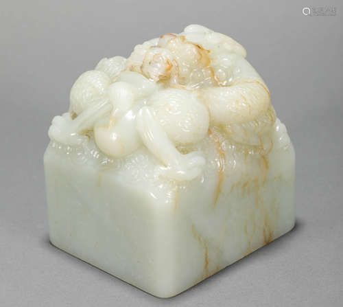 jade dragon figure stamp from Qing清代和田玉龙钮印章