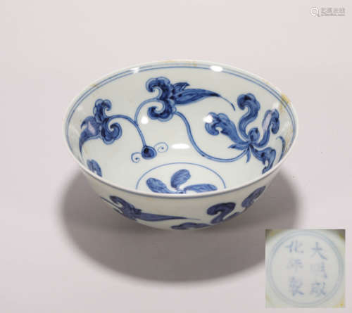 Flower paint Blue and white bowl from Ming明代缠枝纹
青花碗