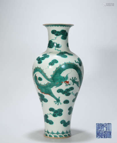 pastel dragon figure from Qing清代粉彩龙纹瓶