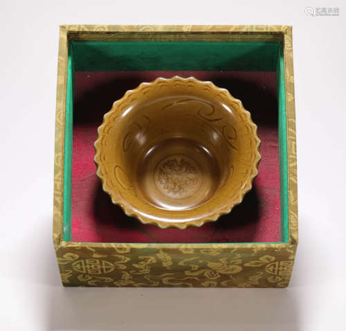 flower shape bowl from Song宋代清瓷
花瓣口碗