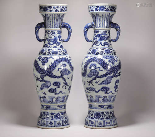 blue and white dragon paint elephant ear vase from Ming明代青花
龙纹象耳瓶